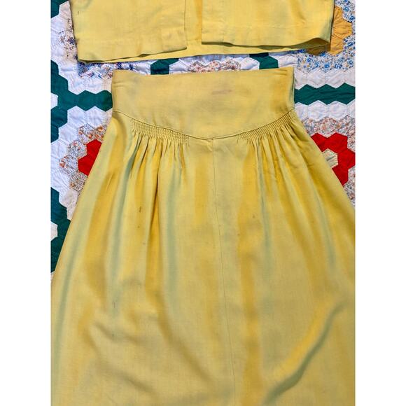 Vintage 1940s Vest & Skirt Set Butter Yellow Cotton Wounded Bird AS IS - Picture 3 of 16